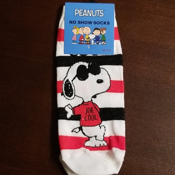 Peanuts Accessories - 4 for $20 Peanuts Snoopy cool socks
